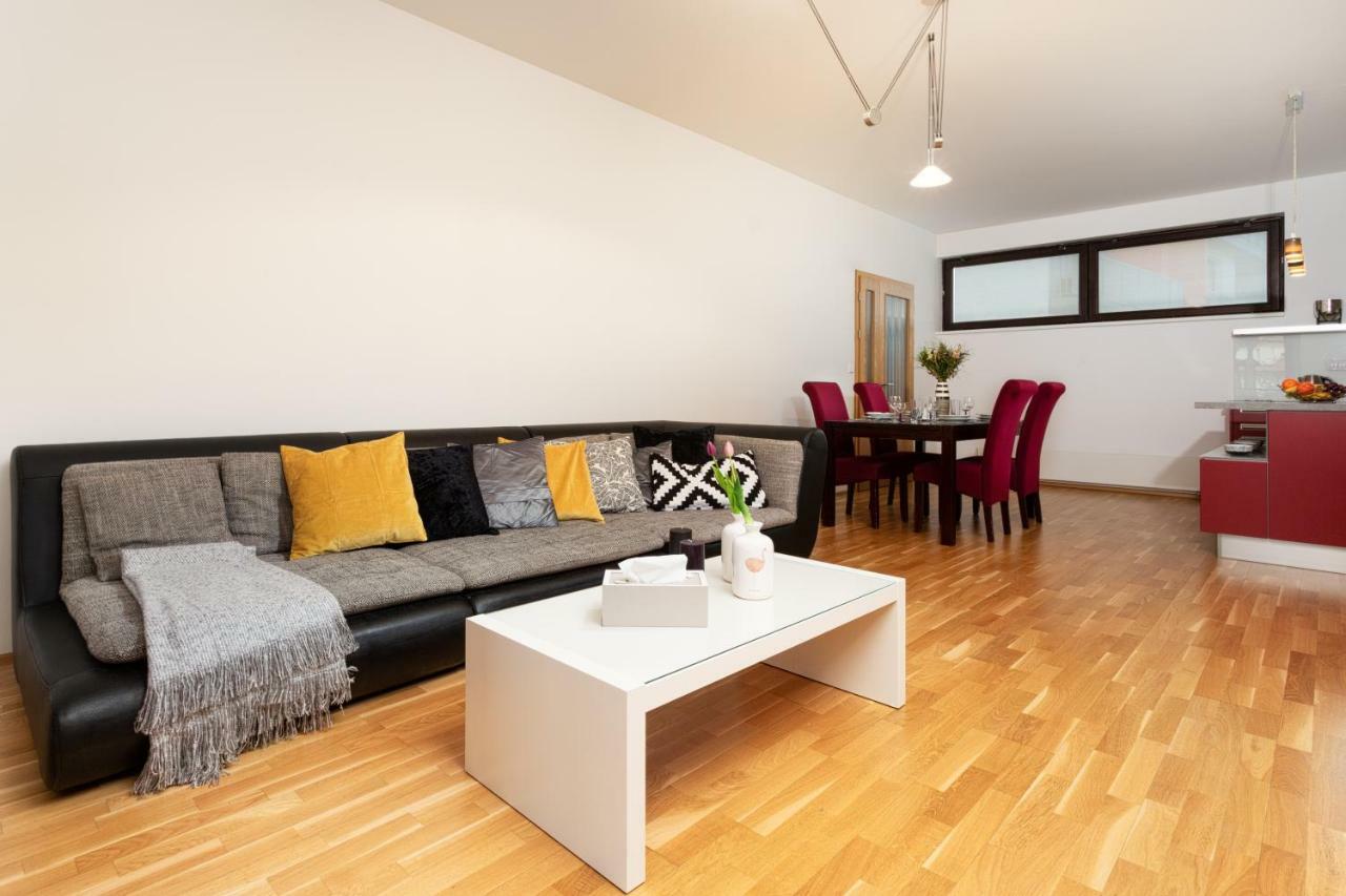 Prague Days - Family 2Bdr Apt - Garage Parking - Balcony ภายนอก รูปภาพ